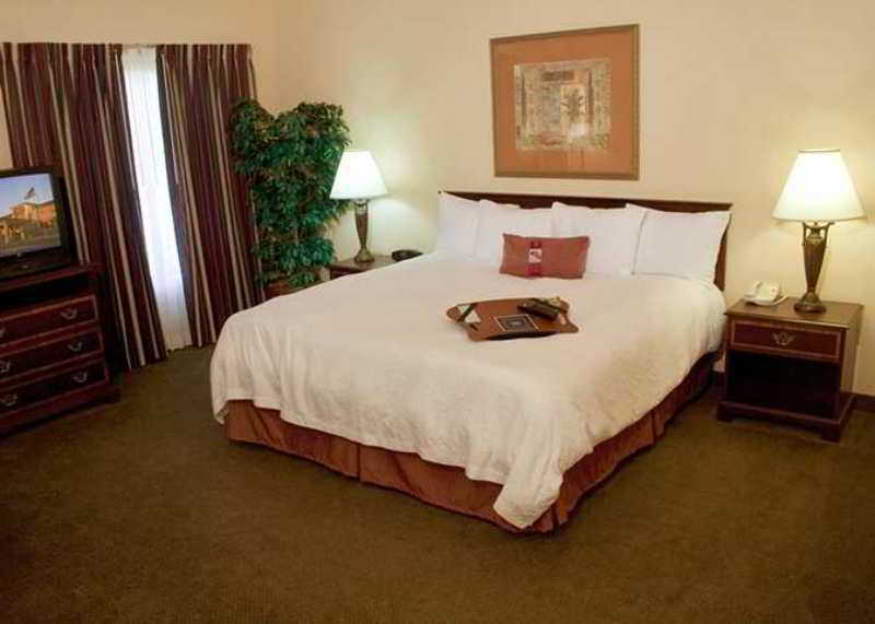 Hampton Inn & Suites Дентон Экстерьер фото