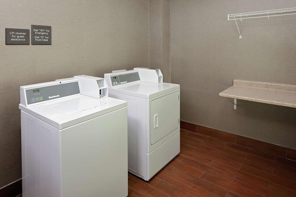 Hampton Inn & Suites Дентон Экстерьер фото