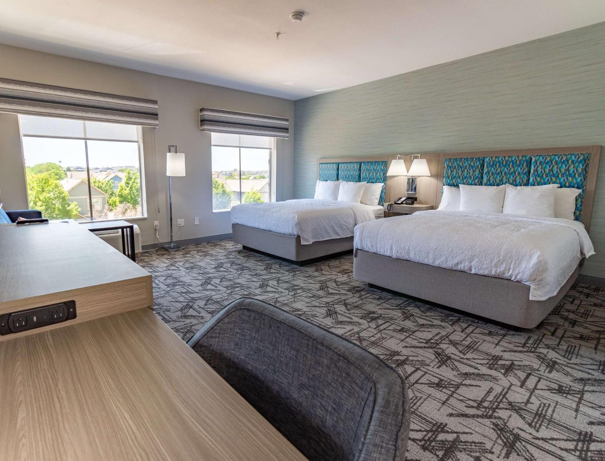 Hampton Inn & Suites Дентон Экстерьер фото