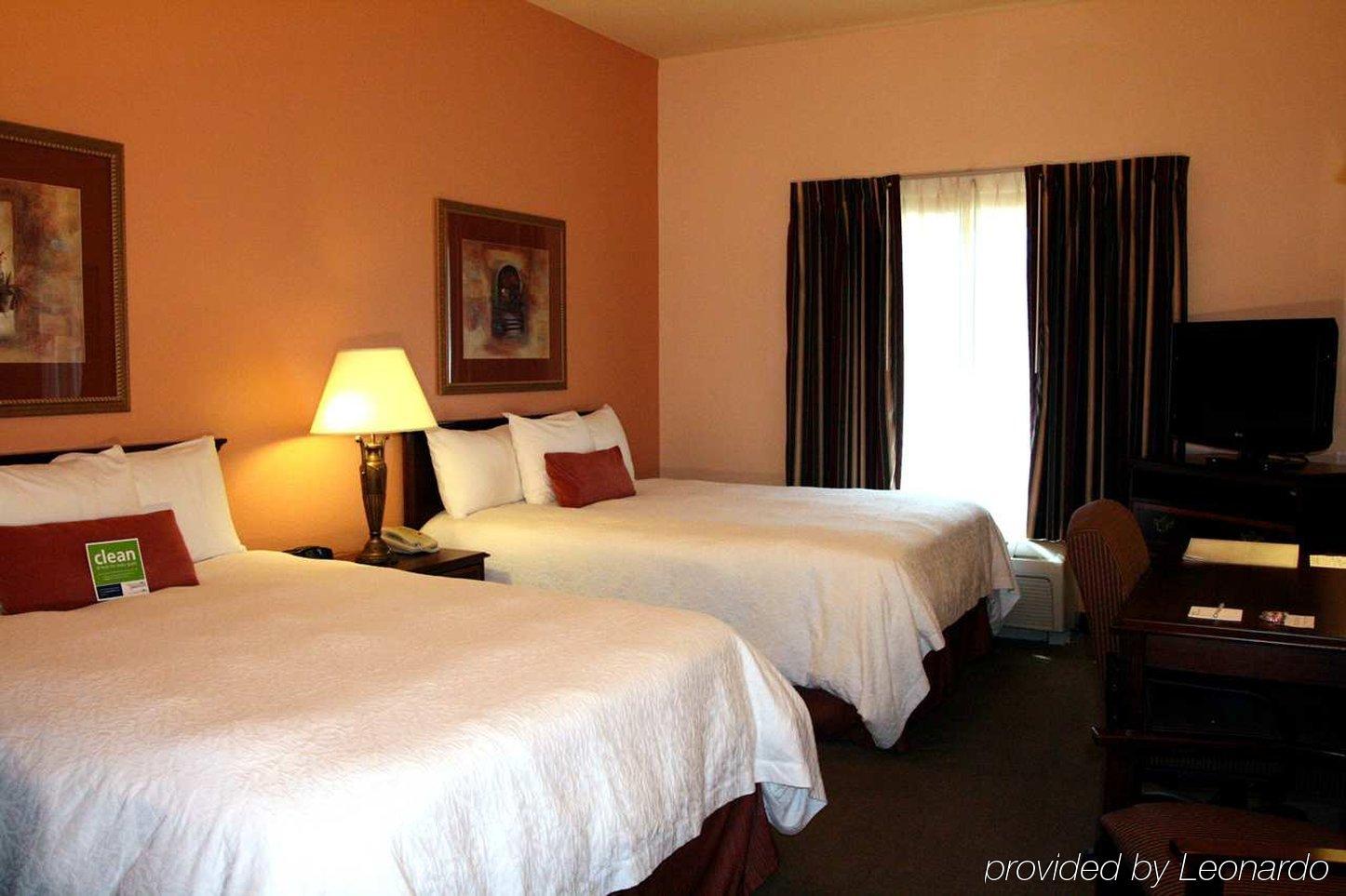 Hampton Inn & Suites Дентон Номер фото