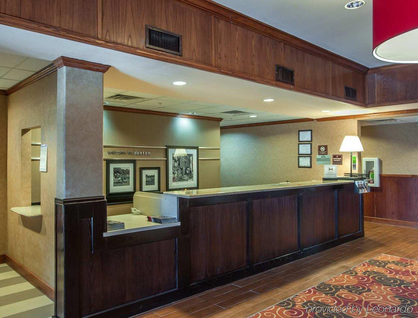Hampton Inn & Suites Дентон Экстерьер фото