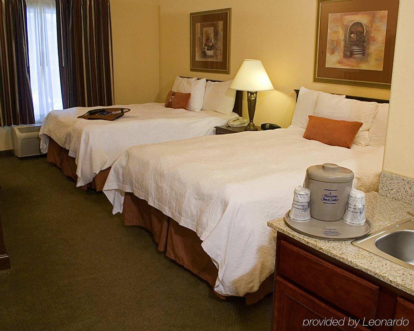 Hampton Inn & Suites Дентон Номер фото