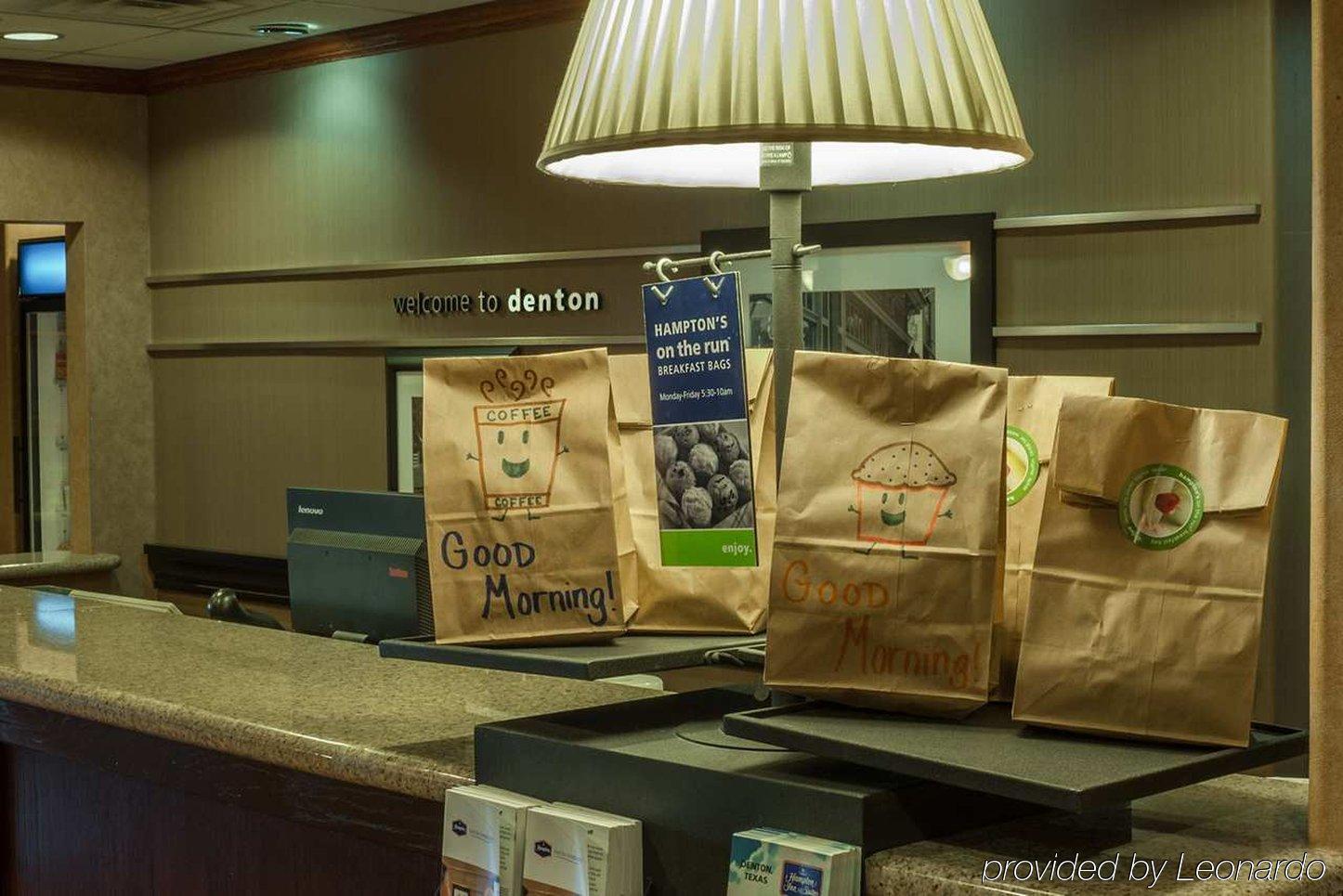 Hampton Inn & Suites Дентон Экстерьер фото